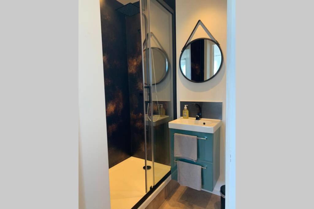 Le Petit Loft - Studio - Wifi - Coeur De Ville - Parking Pont-l'Abbe Luaran gambar